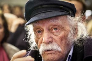 Μανώλης Γλέζος : Παραμένει σοβαρή η κατάσταση της υγείας του