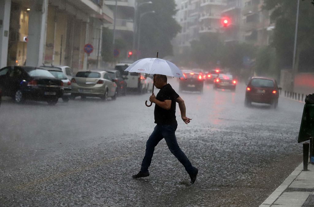 Καιρός : Βροχές και καταιγίδες σε όλη τη χώρα