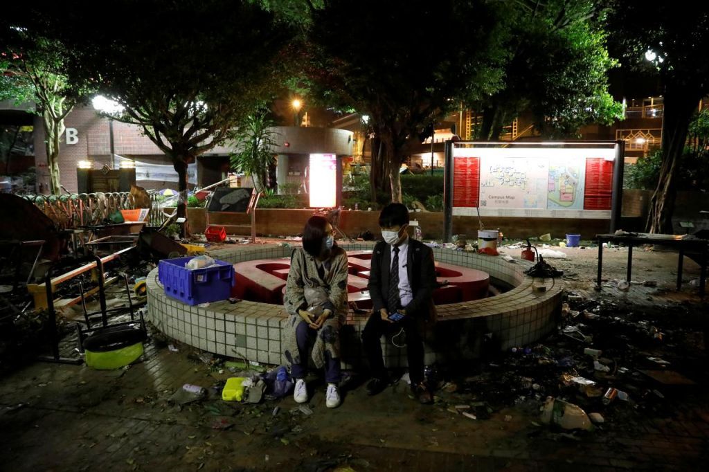 Χονγκ Κονγκ : Αποχώρησαν από το Πολυτεχνείο οι διαδηλωτές