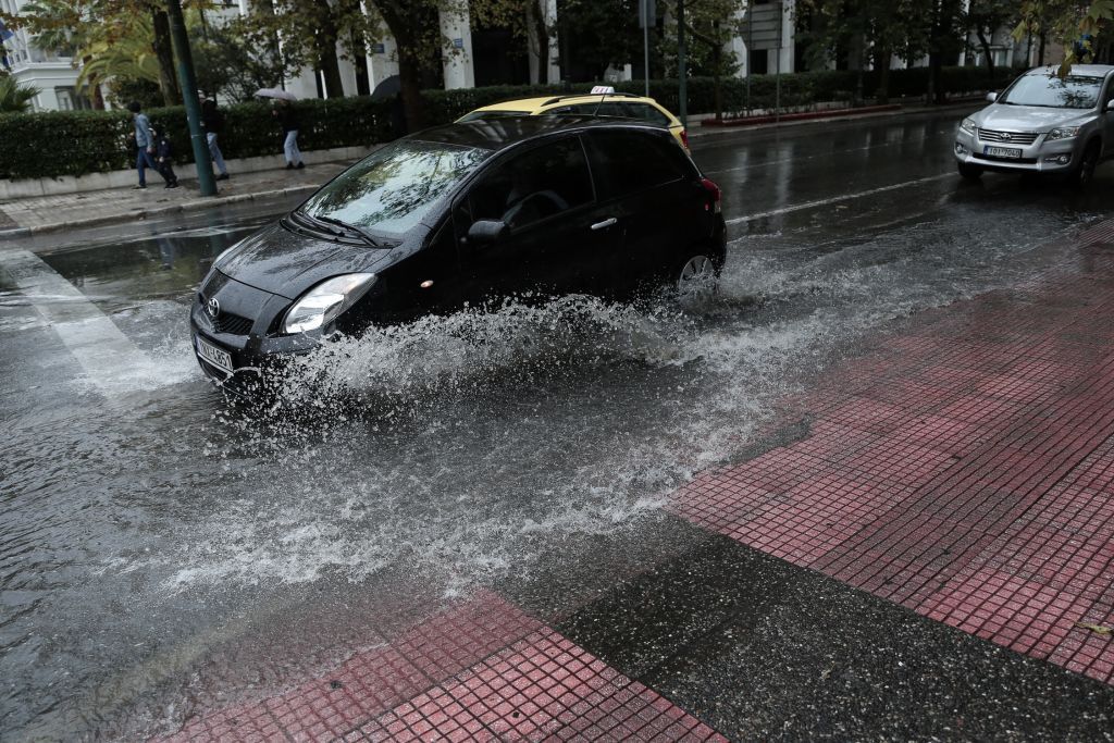 Καιρός : Σε ποιες περιοχές θα χτυπήσει σήμερα η «Βικτώρια»
