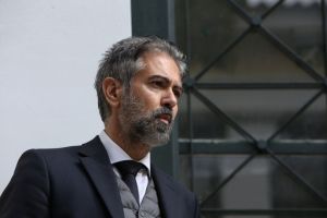 Novartis : Νέα μάχη σήμερα στη Βουλή – Καταθέτει ξανά ο Φρουζής