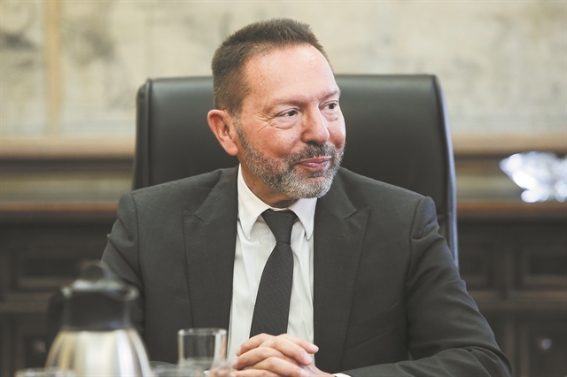 Πέρα από το κόκκινο και το μαύρο