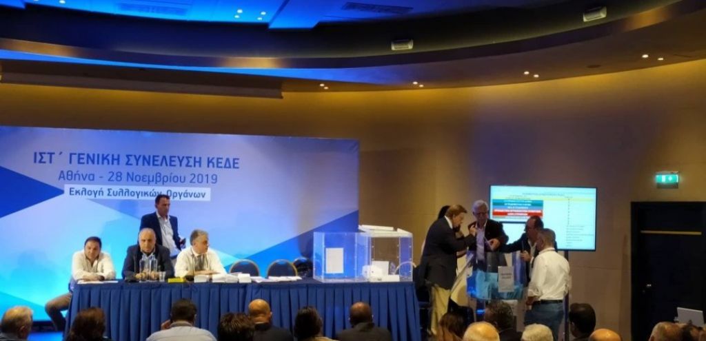 ΚΕΔΕ : Σαρωτική νίκη της ΝΔ  – Πρώτη με 19 έδρες