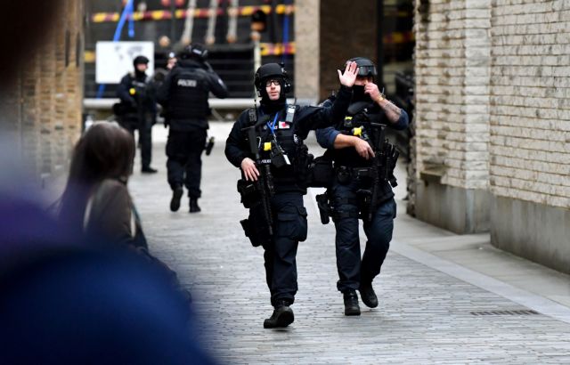 Συναγερμός στο Λονδίνο μετά από επίθεση με μαχαίρι – Νεκρός ο δράστης