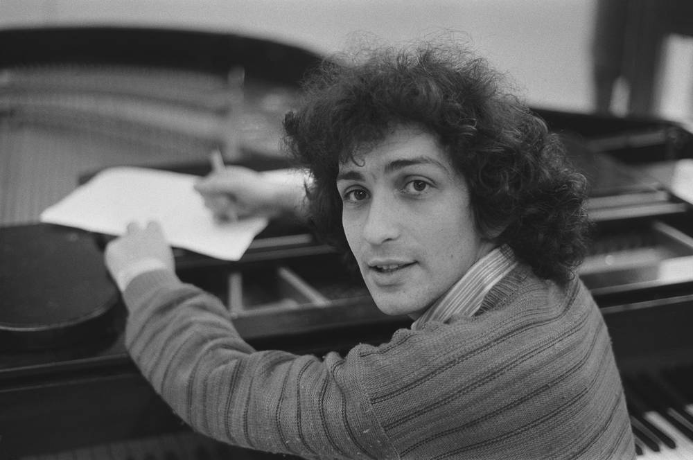 Michel Berger : H Google τιμά με doodle τον Γάλλο τραγουδιστή και συνθέτη