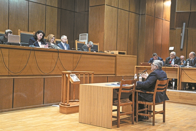 Αποκαθήλωση του «Φίρερ»