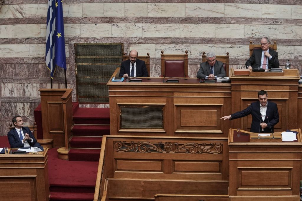 Η σύγκρουση Μητσοτάκη – Τσίπρα, τα κρίσιμα μέτωπα και οι νέες διαχωριστικές γραμμές