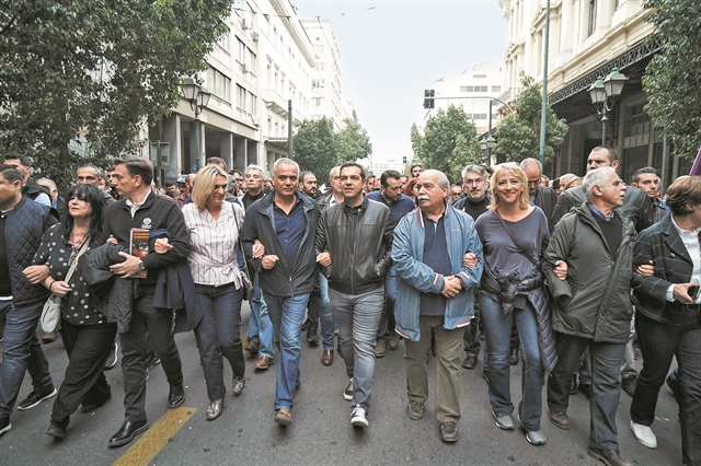 Ο Τσίπρας ξαναφόρεσε την αριστερή στολή του