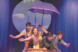 Πτήσεις με μια μωβ ομπρέλα και χριστουγεννιάτικο μπαζάρ