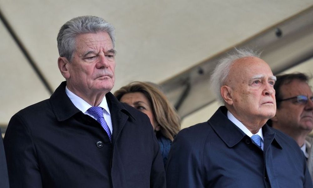 Το εγκώμιο του Κάρολου Παπούλια έπλεξε ο Γιόακιμ Γκάουκ