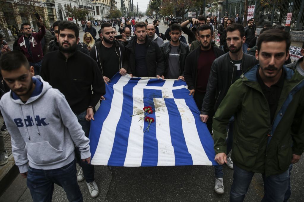 Πολυτεχνείο: «Αδέλφια ζείτε, εσείς μας οδηγείτε»