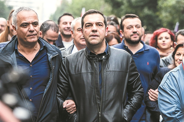 Τα κοστούμια του Τσίπρα