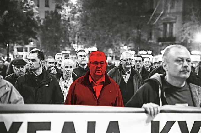 Θεσμικό και ανυπάκουο