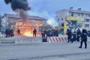 Αλβανία: Ο Ράμα κατεδαφίζει αυθαίρετα – Αγρια επεισόδια στα Τίρανα
