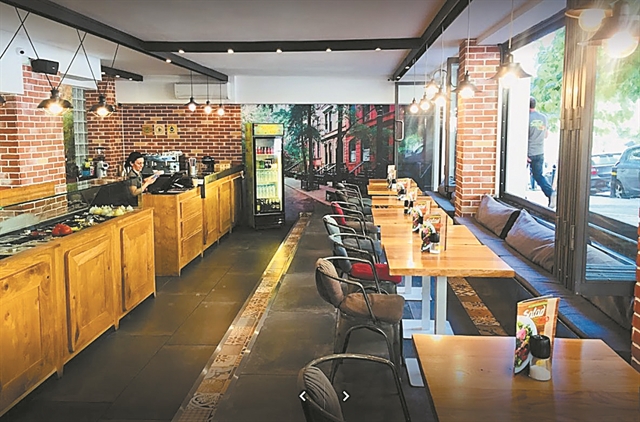 Salad up, Λουκιανού 12