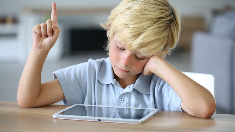 Αργά και με μέτρο πρέπει να έρχονται τα παιδιά σε επαφή με τις ψηφιακές συσκευές