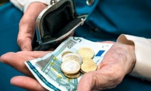 Ερχονται αυξήσεις σε κύριες και επικουρικές συντάξεις, μαζί με αναδρομικά