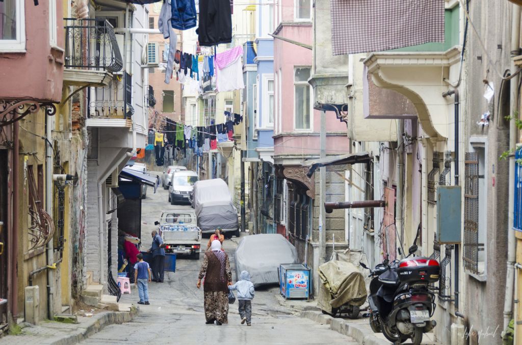Κωνσταντινούπολη: «Ρομπέν των Δασών» ξεχρεώνει τα φτωχά νοικοκυριά