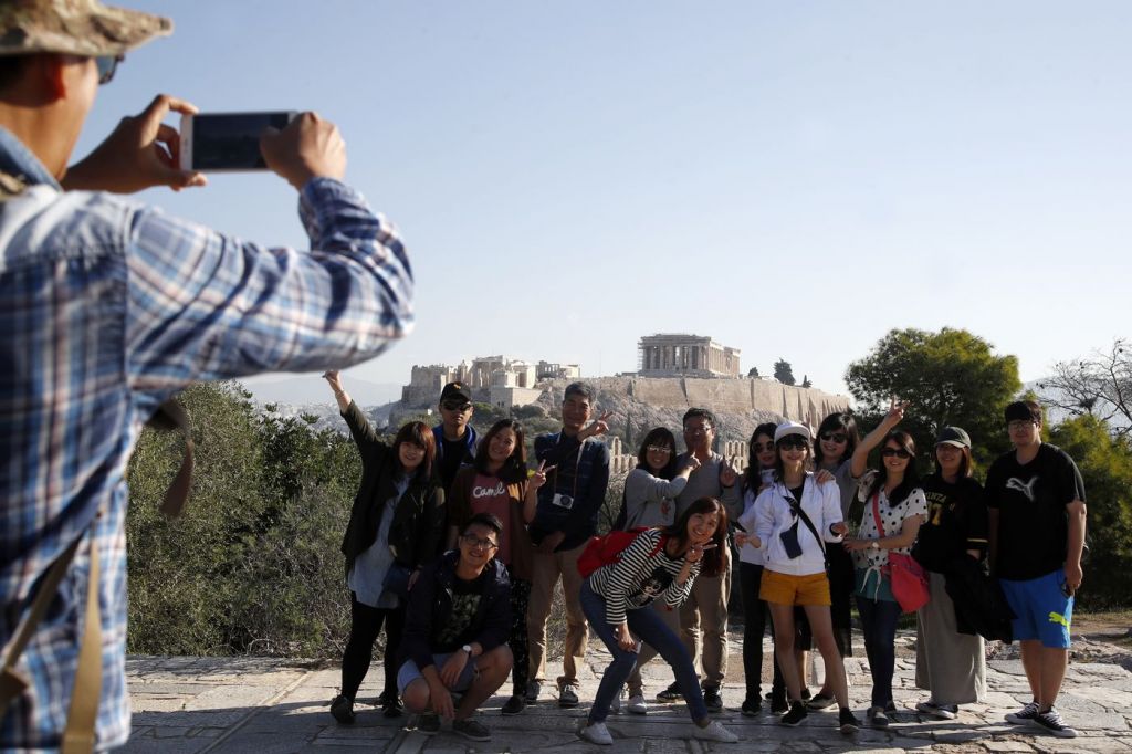 Πάει να σπάσει το φράγμα των έξι εκατ. τουριστών η Αθήνα