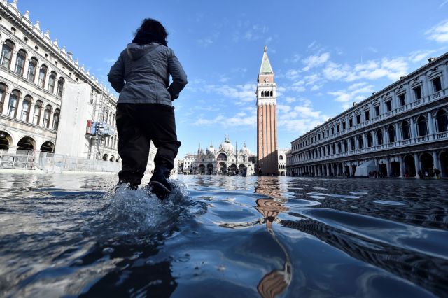 Ηχούν οι σειρήνες στη Βενετία : «Βουλιάζει» το κέντρο της πόλης