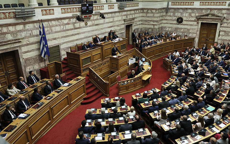 Ποινική ευθύνη υπουργών και ψήφος αποδήμων στο επίκεντρο της σημερινής συνεδρίασης