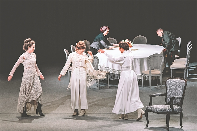 «Ο Τσέχοφ κρύβει ενέργεια κάτω από ανώδυνη φλυαρία»