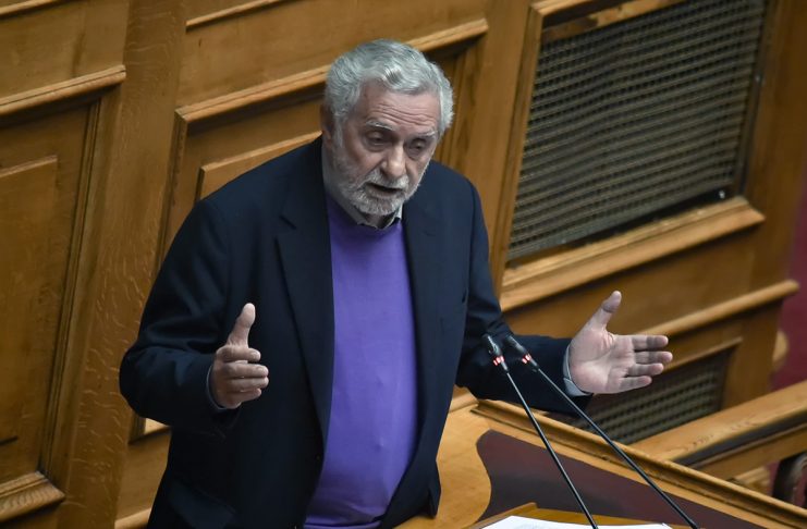 Δρίτσας: Οργή στο Twitter για τα περί βιασμών παιδιών στη Μόρια