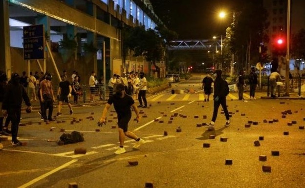 Συνεχίζονται τα αιματηρά επεισόδια στο Χονγκ Κονγκ