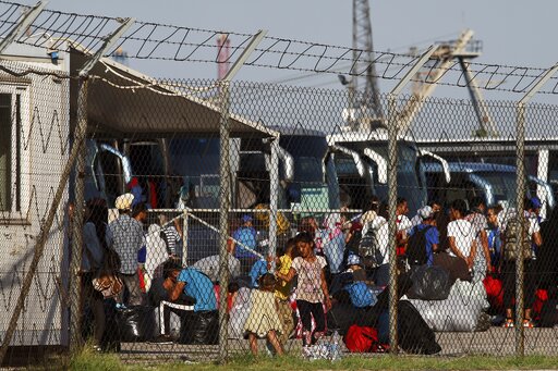 Προσφυγικό : Συνεχίζεται η μεταφορά προσφύγων από τα νησιά