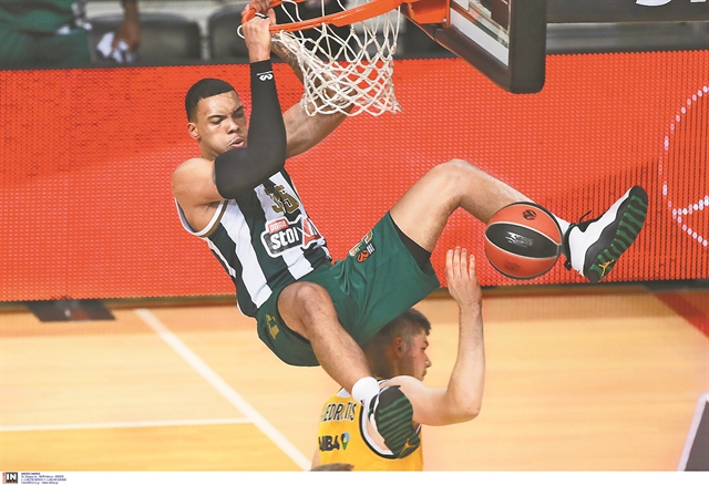 «Να παίξουμε και για τον κόουτς»