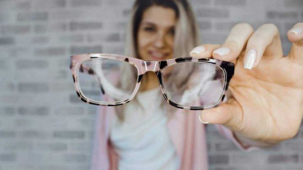 ΕΟΠΥΥ: Αλλάζει ο τρόπος αποζημίωσης για όσους αγοράζουν γυαλιά