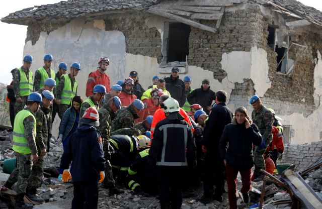 Αλβανία: Συγκλονιστικό βίντεο του Ευθ. Λέκκα από την επιχείρηση διάσωσης της ΕΜΑΚ