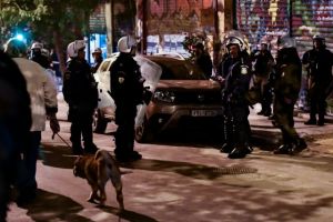 Εξάρχεια: Αποχώρησαν τα ΜΑΤ από τη Στουρνάρη μετά την επιχείρηση