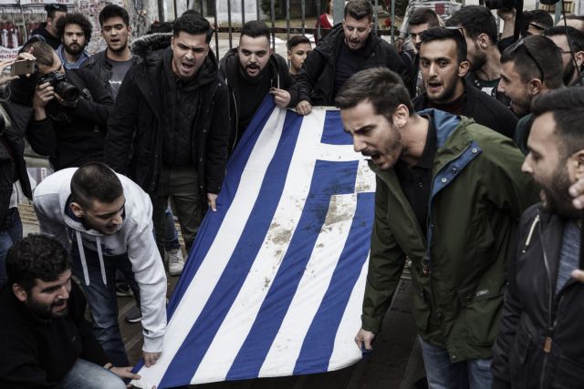 Πολυτεχνείο: Ξεκίνησε η πορεία – κλειστό το κέντρο