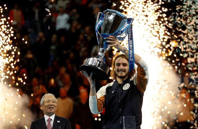 Μυθική εμφάνιση Τσιτσιπά – Κατέκτησε το ATP στο Λονδίνο