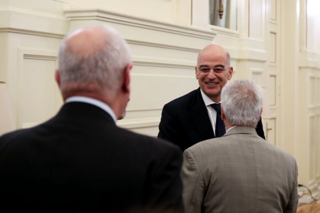 Δένδιας σε στρατάρχη Χαφτάρ: Οι συμφωνίες είναι ανυπόστατες και αντίθετες στο Διεθνές Δίκαιο