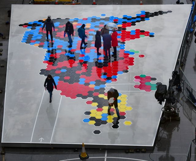 Βρετανία: Τι δείχνουν οι δημοσκοπήσεις πριν ανοίξουν οι κάλπες