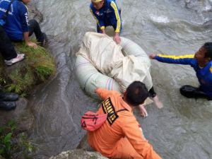 Ινδονησία: Τετραμελής οικογένεια από την Ισπανία αγνοείται μετά τη βύθιση πλοιαρίου