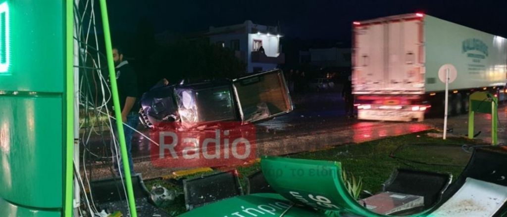 Τροχαίο – σοκ: Αγροτικό καρφώθηκε σε βενζινάδικο