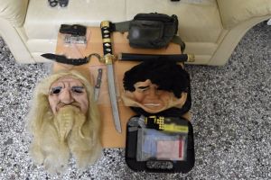 Βοιωτία: Μάσκες, όπλα και φυσίγγια πίσω τη δολοφονία πατέρα και γιου