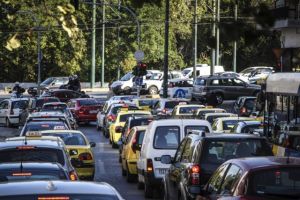 Κυκλοφοριακό χάος στην Αθήνα λόγω εορταστικού ωραρίου