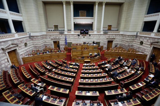 Βουλή : Αντιπαράθεση ΝΔ – ΣΥΡΙΖΑ για μεσαία τάξη και υπερφορολόγηση