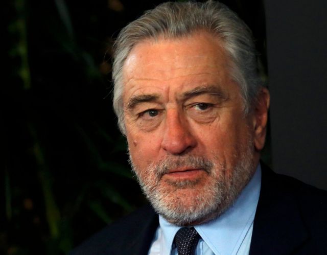 Ο Ντε Νίρο πνέει μένεα κατά του Τραμπ : «Ρίξτε στη μούρη του ένα σακούλι με σκ@#@»