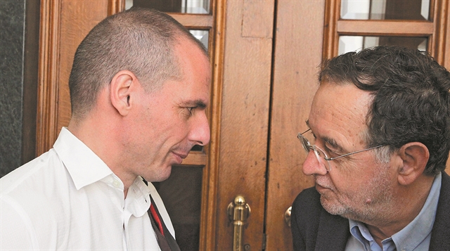 Ο ένας οργανώνεται, ο άλλος κινείται ξανά