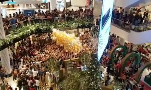 Απίστευτες σκηνές – Ποδοπατήθηκαν για δωροεπιταγές