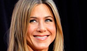 Η Τζένιφερ Άνιστον λατρεύει τον έλληνα μπαμπά της και το δείχνει