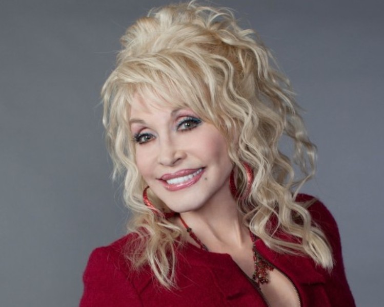 Τι συνδέει τη Ντόλι Πάρτον με την Κου Κλουξ Κλαν;