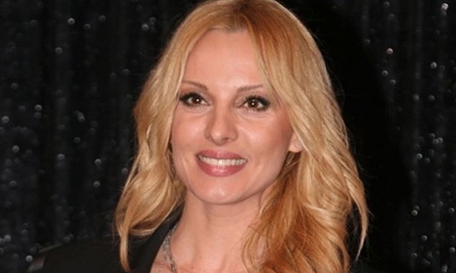 Πέγκυ Ζήνα: Το τραγούδι δεν έλειψε από το στόλισμα του δέντρου με την κόρη της