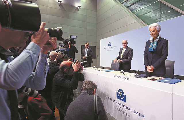 Ψηλά τακούνια και… απλά λόγια στην ΕΚΤ