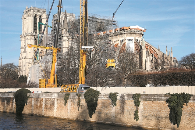 Μόνο 50% οι πιθανότητες για να σωθεί η Νοτρ Νταμ